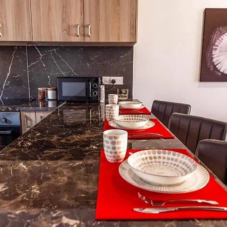 Mackenzie Apartment *