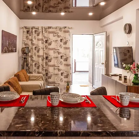 Mackenzie Apartment *